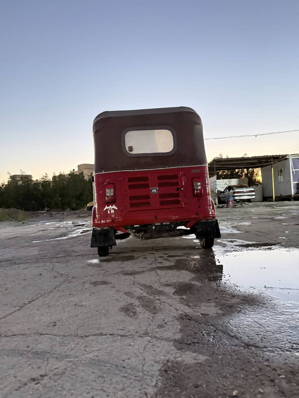 سلام عليكم تكتك موديل ١٨ كفلاه عامه مصبوغه عام جمليه بدون 
ضربه تكتك خير من الله تكتك معمره من صفر من كلشي تكتك اورواق كامله بيه مكينه عشرين
***********
