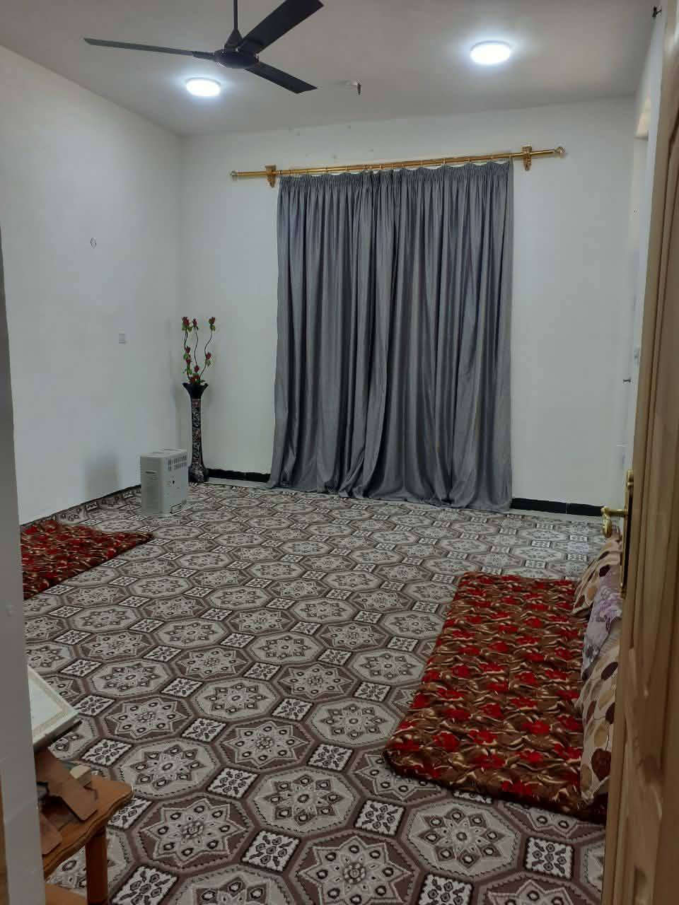 بيت 190 متر للبيع حديث بالجزائر قرب جسر السريع يم الاستداره والنزله يتكون من غرفتين نرم واستقبال هول مطبخ صحيات السعر 155 بي مجال ***********
