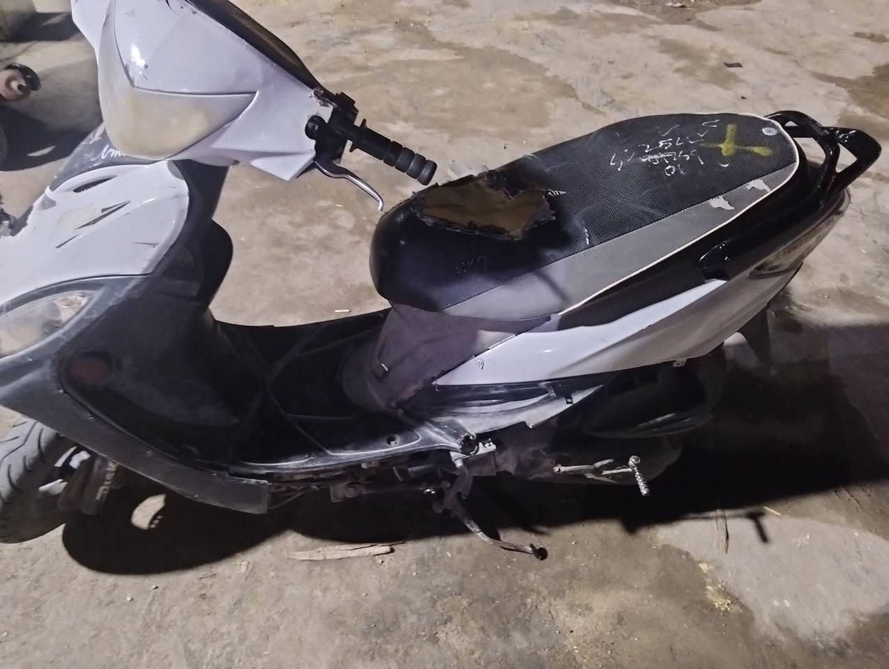 سلام عليكم جي 4للبيع درجه نظيفه وشغاله
مكان ناصريه مركز ريده 250 وشراي يتصل *********** بي وتساب
