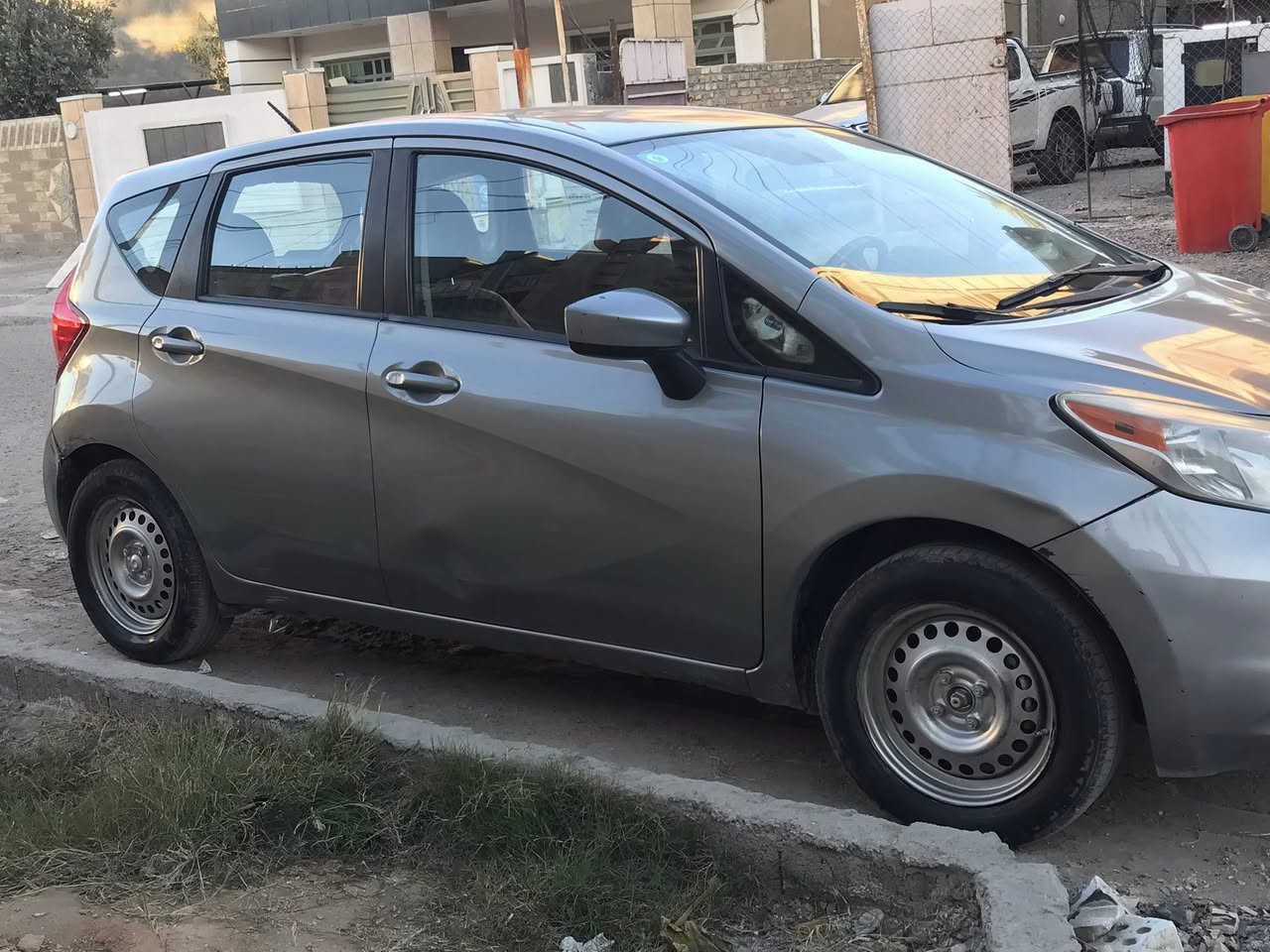 نيسان فيرسا نوت للبيع ماشية 100 الف شغالة بسمي موديل 2015 السعر 80 $ مكان العامرية شارع العمل الشعبي ***********
