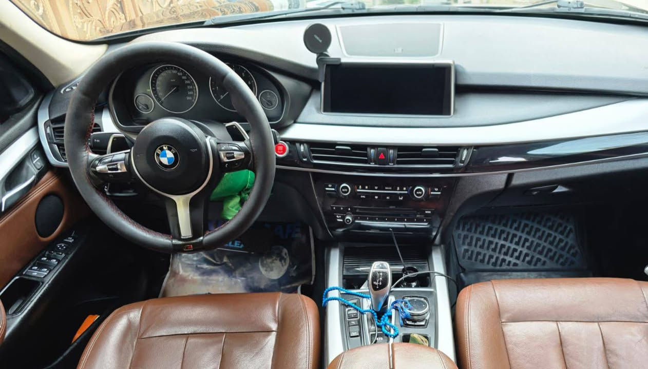 بي ام دبليو X5 موديل 2014 وكالة عروش رقم أربيل فول مواصفات
الممشى 152 ألف كم
محرك 6 سلندر توين بور تيربو
عليها برمجة Stage 1

🟪 السعر  :: الطلب في التعليقات ويوصلك مباشرة ✍️ 📩

المواصفات
حساسات أمامي وخلفي تفاعلية
جنطة شفط كهرباء
كامرة خلفية
مرايات شفط وقلاب مع إشارات بالمرايات
كشنات جلد كهرباء مع خزن
داخل قرميدي
لايتات أدابتف داينمك متحركة
عليها كت M
مناطق تبريد تقريباً 3 مناطق
بانوراما
تبريد مقاعد قطعتين

ملاحظات
صبغ دعاميات مال تحديث
بالجنطة يم الرقم صبغ كد شبر

رقم أربيل باسمي
السنوية لحد 2030

رقم صاحب السيارة
***********
