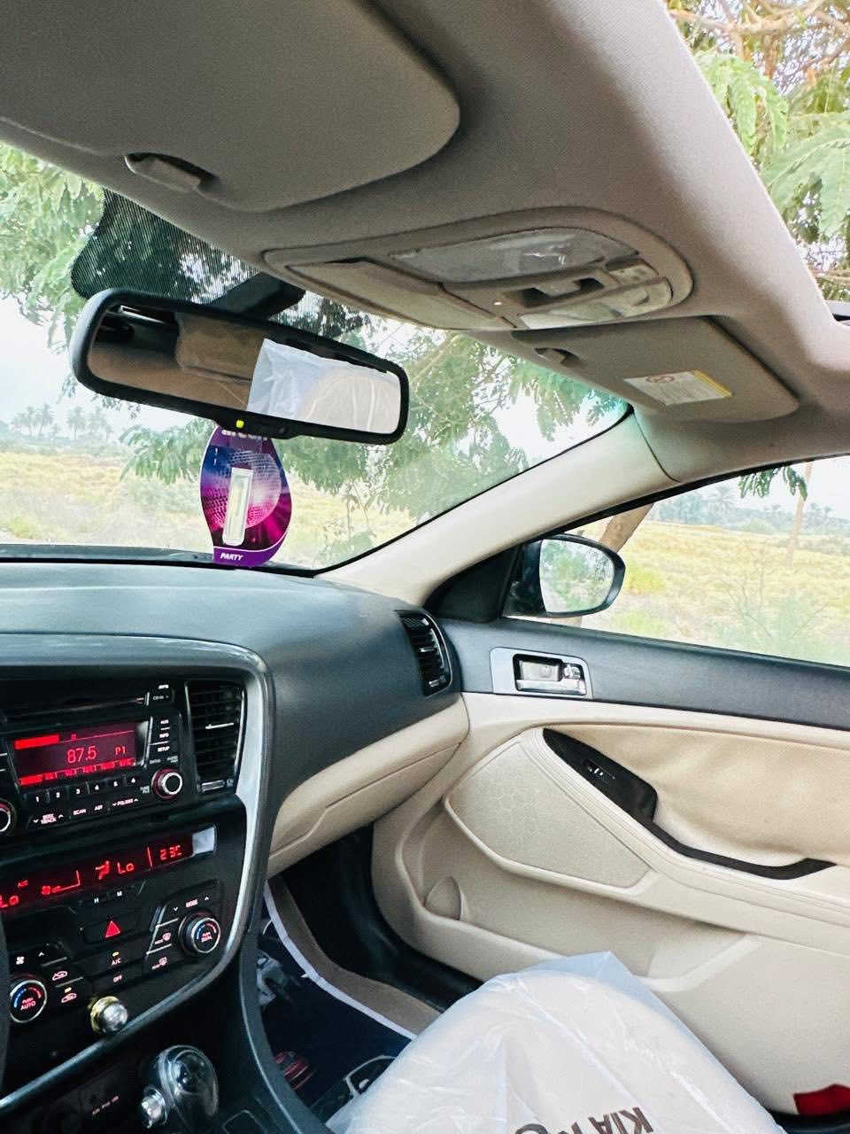 السلام عليكم
سيارة كيا اوبتما 2012  وكالة الدولية خليجي فول 1/1 لون كرزي🍒 
محرك 2400 دوش
ماشية 200 كيلومتر
دبل كزوز
حساس خلفي
بانوراما ثلاث قطع
ويل 18 كروم
بصمة تشغيل وصندوق وابواب
صدر امامي جديد
مري شفط
لدات ترحيب
فوول تحكم ستيرن
كروس سرعة
كشن ذاكره خزن ميموري
كشن كهرباء
نظام اقتصادي للبنزين
نظام EBS
داخل جلد لونين 
السياره جاهزه وترايك وين ميعجبك

رقم اربيل القديم بسم كردي تريد وكاله او تحويل اني حاضر   

السياره بيه صبغ جاملغ امامي وجاملغ خلفي شرط بدون دواخل وبدون تبديل وعندي صور قبل لااصبغ وتفحص السياره وين ميعجبك ولسياره مابيه بارد غير شويه بطرف البنيد ولباقي كفاله.  السعر 123 وبيه محال بسيط مكان السياره حله ***********
