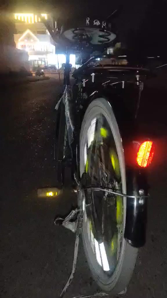 موصل ايسر مقابيل جامع ال ابيت
باسكل للبيع طفاريات وره وكدام بريك وره عطخه غراض ستاند جهاز+طياريه+ حبل+فسفورات عدد٢٦+كلاص=السعر 85 بي مجال 80


**إذا كنت صاحب هذا الإعلان وتريد حذفه لأي سبب، رجاءا أرسل رسالة إلى الدعم الفني**