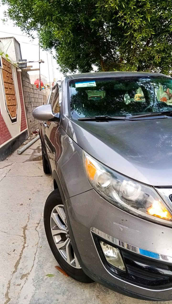 السلام عليكم سبورتج
موديل 2015
حادثهه بمريكه قطعتين بيبان العكس السايق 
كير مكينه خير من الله جاهز من كلشي 
تخم تاير جديد  
تحكم استيرن 
ويل كروم 
رقم سليمانيه سنويه بسمي تحويل ثاني يوم 
مكان السياره بغداد العبيدي 
رقمي*********** 
السعر 140 وبيهه مجال الطيبين
