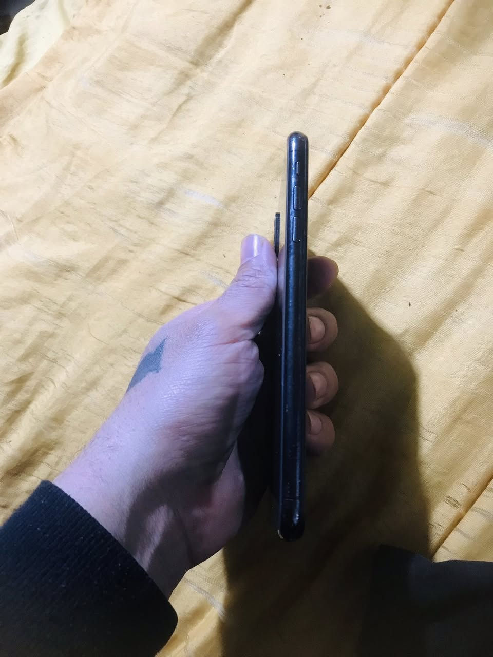 ايفون اكس اس ماكس بيع او مراوس
جهاز بلادي بس طاح من ايدي وطاحت الجامه مال كامره

واكو ثلمة كلش زغيره بالشاشه بالطرف حته ممبينه 

ذاكرته ٢٥٦ فيس ايدي شغال فقط بطاريته نازله خدمه

٦٥ باقي الجهاز شرط ع الفحص اذا بي عطل تاخذه وتروح

السعر ١٦٠ وبي مجال بسيط الجهاز يرهم مراوس وبيع

مكاني بغداد مدينة الصدر خابرني ع رقمي او واتساب

***********
