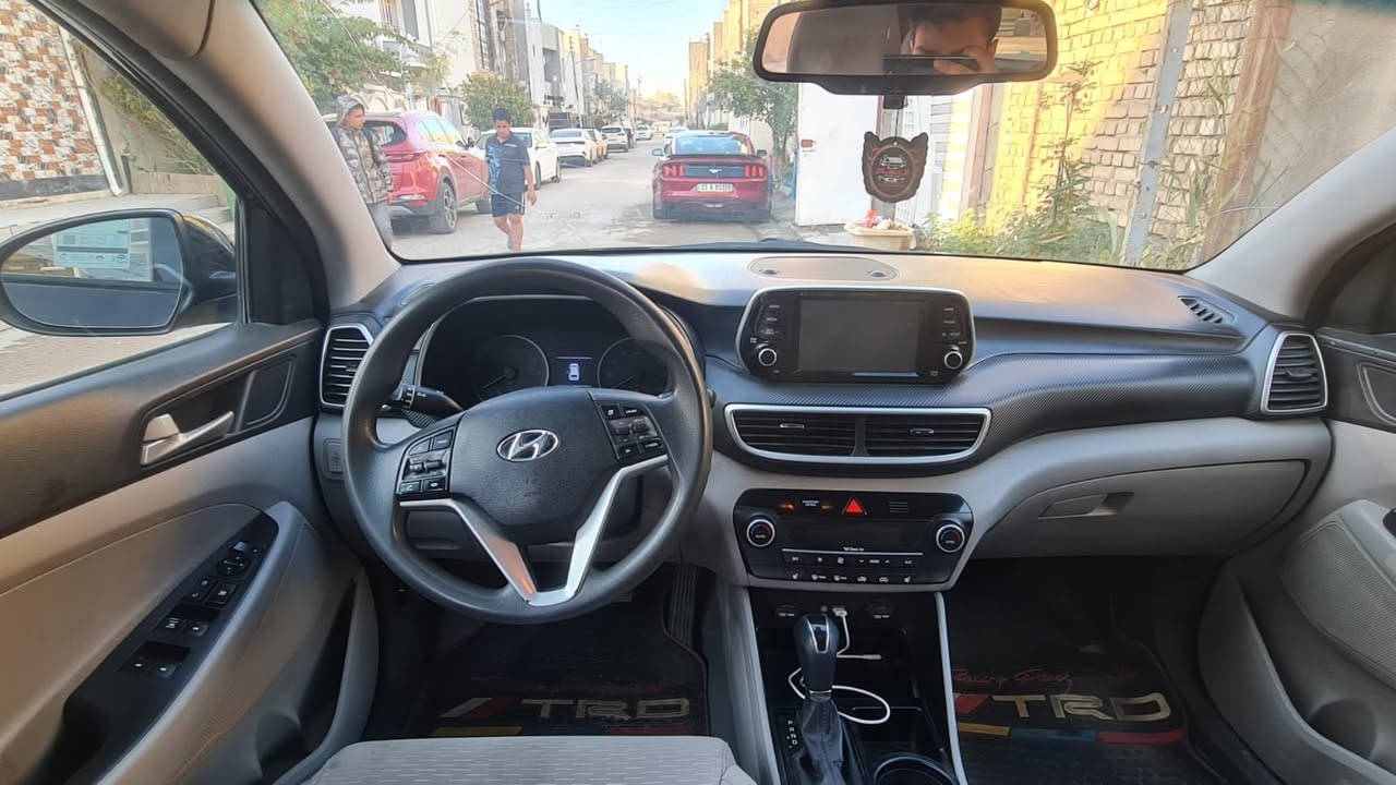 توسان وارد امريكي موديل 2021
محرك 2.4Gdi
ماشيه 64ميل
حادث بنيد وجاملغين 
وصندوق كلير
شاشه كبيره 
ابل كار بلي و اندرويد اوتو 
كشنات تدفئه 
حساس امامي وجانبي 
نضام قياده سبورت ونورمل
150ورقه وبيها مجال
للتواصل على الرقم التالي ***********
