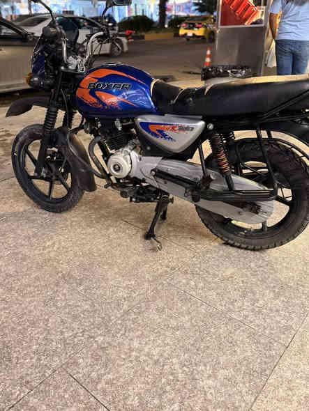 سلام عليكم دراجه بوكسر 2023 مرقم قادسيه نضيفه ومابيها نقص مكاني بغداد السيديه تقاطع الدرويش الاتصال ***********
