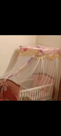 سرير أطفال • عمره سنه • مستعمل