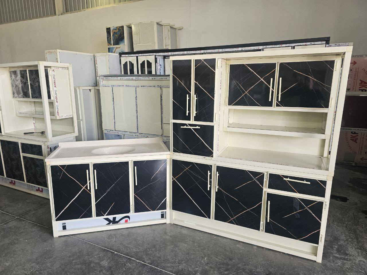 *********** 
ثلاث قطع كاونتر وملحق متر ونص وسنك مرمر متر و20 سعر 255 بدل من 265 عروض لفترة محدودة
