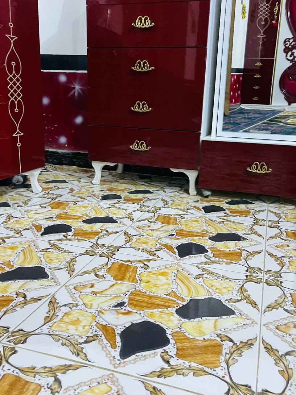 غرفه تركي نضيفه البيع السعر 600وبيه مجال الشراي ***********
