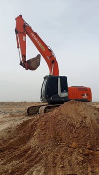 هيتاشي • موديل 2012 • ٨٠٠٠ ساعة