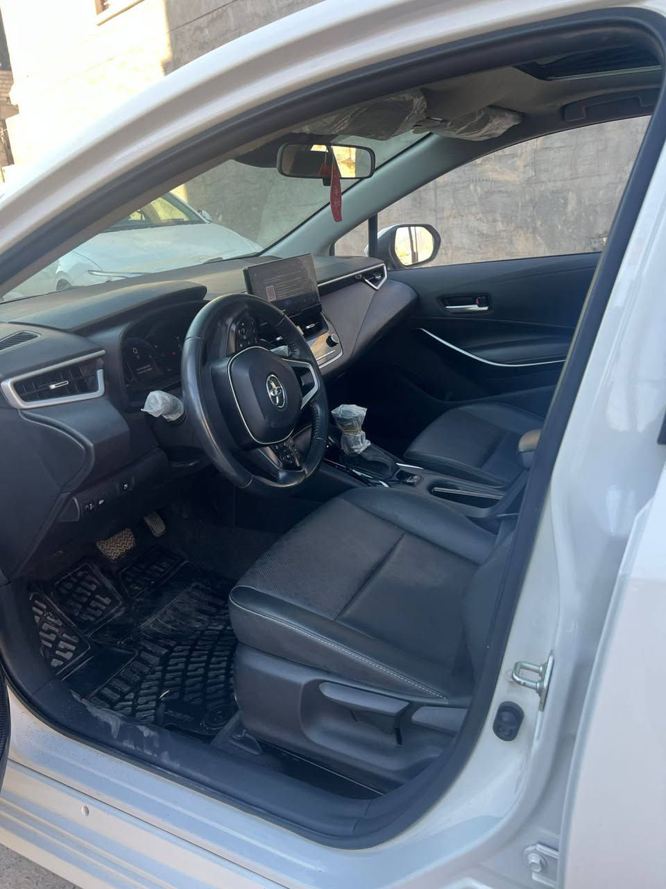 كورلا هايبرد 2024 شكل الخليجي  علامه سوده فول للاخير  ماشيه 14 الف رقم بغداد الإنكليزي   
فتحة سقف
رادار 
تحذير عند خروج عن المسار 
مثبت سرعة 
اكواب حار بارد 
قيادة ذاتية 
بريك ذاتي عند حاجة 
وضعيات قيادة 3
زر EV 
اوتو هولد 
هند بريك ذكي بصمة 
 فول تحكمات ستيرن 
شاشة كبيرة كار بلي +حاكية 
ويل كب تيوتا 
بك لايت لد اضواء زينون +كشافات زينون 
شاشة عدادات دجتل 
اشاير مري 
تبريد قطعتين ثلج ❄️ 
منافذ طاقة بل خلف  وبل امام 
زر اوتو لايت عالي 
اربع جام اوتو 
داخل جلد بلادي
أناره داخلية لد 
دخول ذكي بدون مفتاح 
ترحيب عند اقتراب السعر   150وبيه مجال الهاتف ***********
