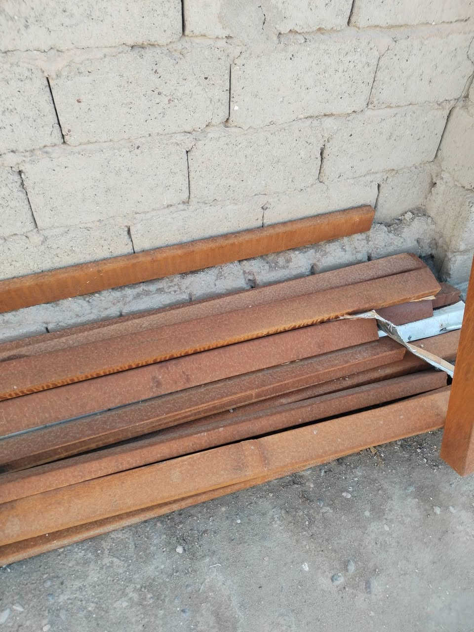 سلام عليكم حديد للبيع جديد بس لاحه المطر
***********
