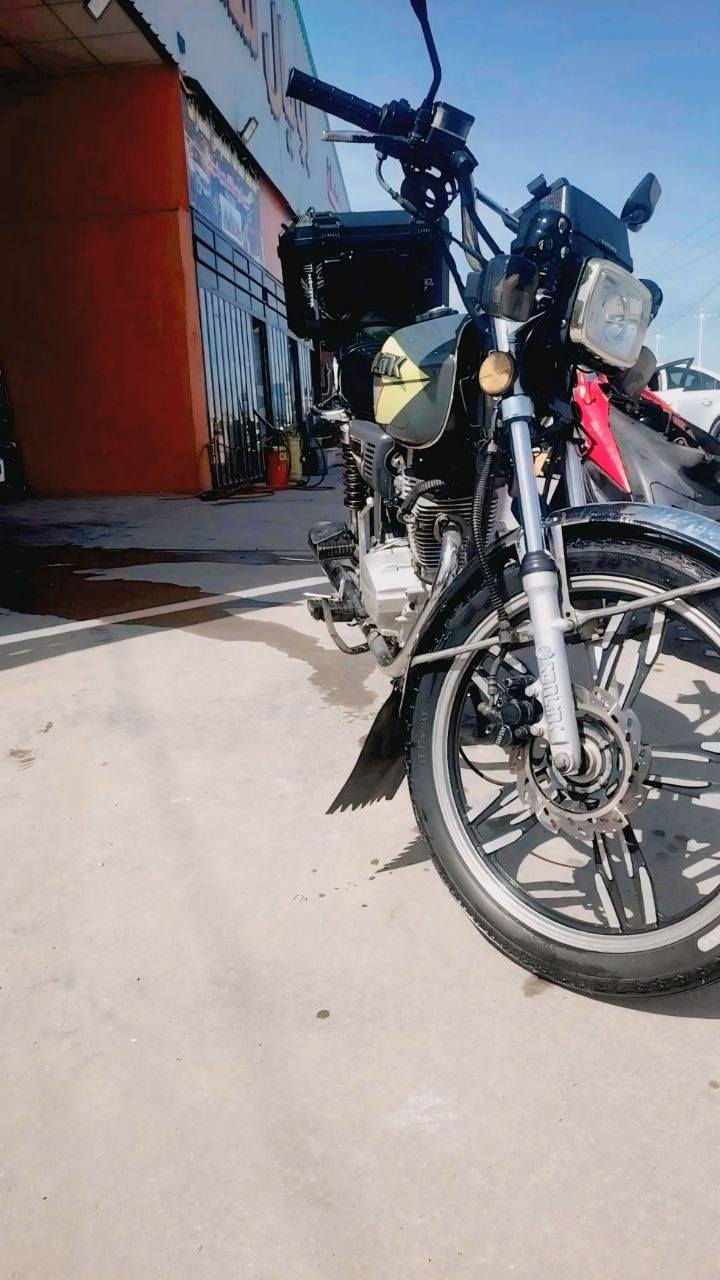 دراجة ايراني موديل 2023 نضيفة محرك ما مفتوح ولا ممدود عليه سبانة وكلشي شغال بيهة السعر 650 وبيه مجال عنوان فلوجة حي نزال ***********
