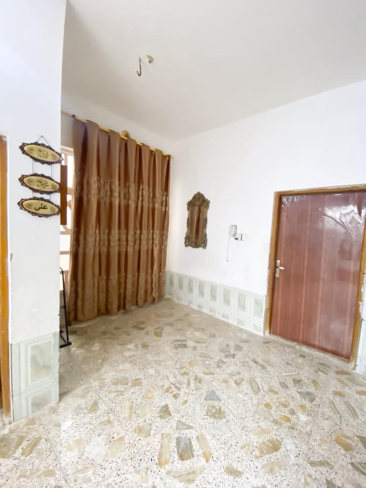 بيت 200 متر
منطقة الكريشات
يحتوي 2 غرف وصالة وصحيات داخلية وصحيات خارجية + استقبال معزول + مطبخ + 2 مكشوفات
ارضية كاشي
الاساس صب والسقف صب
سطح مطبك وتشاريف
ملبوخ بورك وجص
ماسس مي وكهرباء كامل
وخط مولد
عنوان شارع مرقد سيد محمد ابو صريمة نهايتة ع ايدك اليسرة
للاستفسار اكثر اتصل على ***********
السعر 35 وبي مجال الشراي يتصل |
へ
