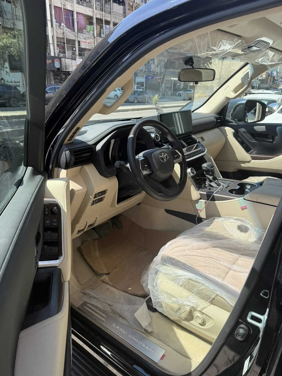 السلام عليكم
تيوتا لاندكروز GXR
 موديل 2025 زيرووو 
بسعر مناسب 
رقم بغداد 
العنوان بغداد الكراده  

للاستفسار ***********
