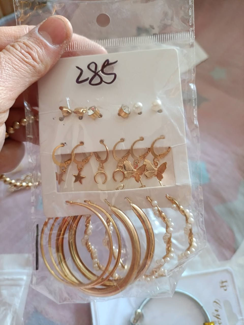 السلام عليكم كسسوارات   عنوان المحل ابي غرق السوك مقابل مجمع الحسين الطبي مجاور  ابو الالبان فرع المخبز الاتصال *********** اهلا وسهلا يوجد توصيل
