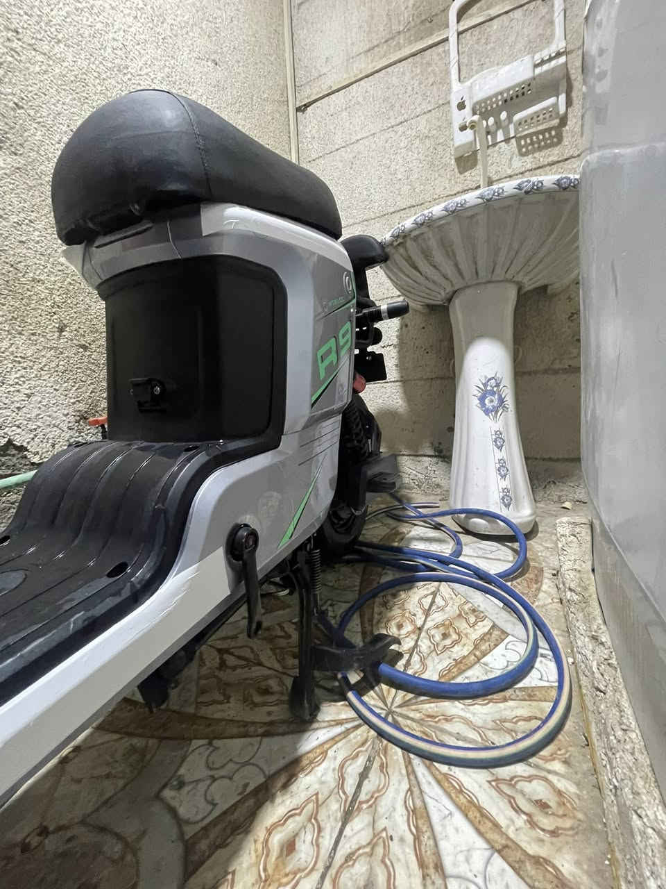 سلام عليكم دراجه أر ٩البيع دراجه نضيفه شوفت العين مديل ٢٠٢٤بطريات٢٠٢٦خمس بطريات ٣٢ابير دراجه حلوه ونضيفه سعر ٤٢٥وبيه مجال المو شراي لا يتعبني تواصل ***********

