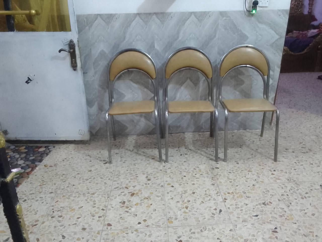 كراسي نضيفه الواحد ب5 شراي تفضل خاص مكاني بغداد ***********
