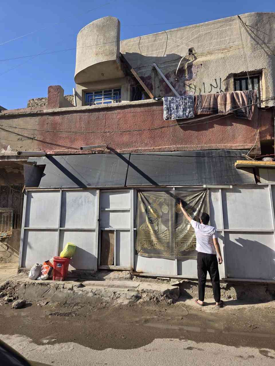 السلام عليكم 40متر للبيع وجهين عله شارعين واقع حال للستفسار اتصل عل الرقم *********** مكلف
