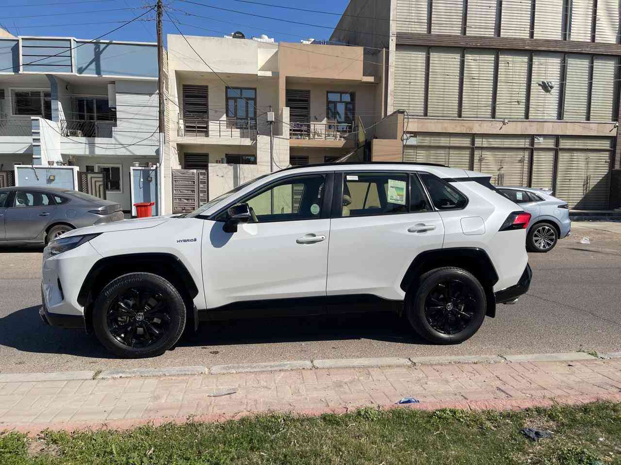 السلام عليكم
للبيع Rav4  موديل 2024 ياباني اصلي نسخة البلاك اديشن
 وارد خليجي (عبد اللطيف جميل)
هايبرد
ماشيه 15000 كم
محرك 2500
دفع رباعي ، فتحة سقف ، صندوق كهربائي 
حساسين امامي خلفي
مري شفط ودخول ذكي
ويل 18
مكفولة من الضربة والصبغ والتبديل 
السعر 295$
للاستفسار التواصل على
***********
