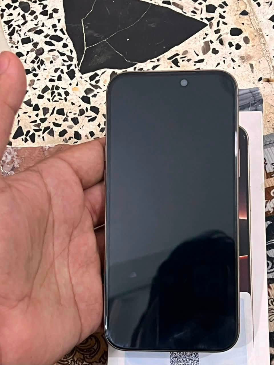 سلام عليكم عندي ١٦برو ماكس ذاكره ٢٥٦ بطاريه ٩١ جهاز نضيف ممبدل بي شي زلغ مابي كارتونه ويا وين ما يعجبك افحص  سعره ١٣٧٥ وبي مجال حك جيه ***********واتساب
