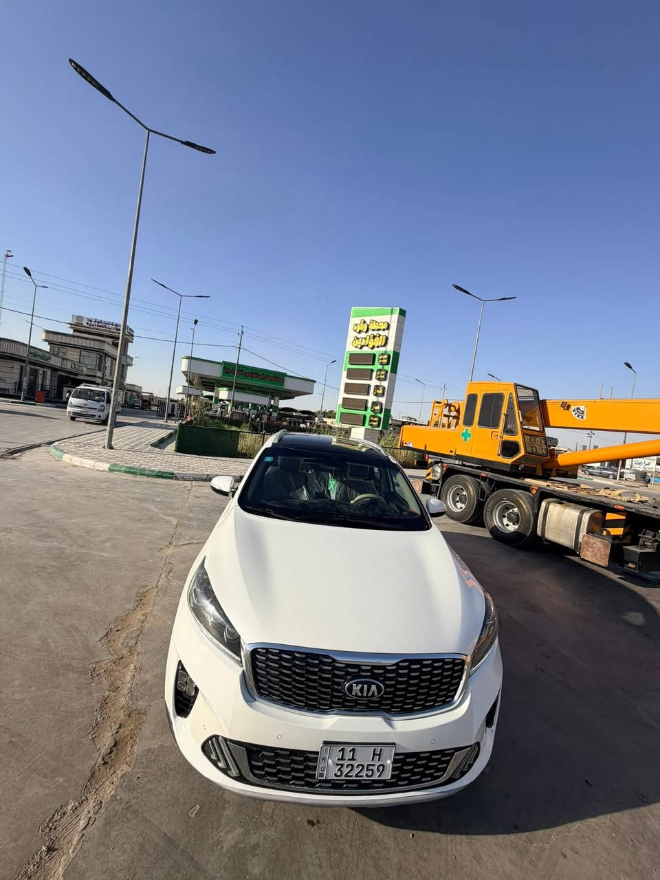 السلام عليكم
سورينتو ٢٠٢٠ لون ابيض صدفي فول مواصفات 
٦سلندر
٧ راكب 
بنوراما 
مري شفط 
كشنات كهرباء 
٣ قطع تبريد 
فول حساسات اماميه و خلفيه 
كشنات جلد بلاد 
رقم بغداد باسمي شخصيا 
سنوية لل ٢٠٣٠ هزة جديدة 
سيارة كلش جديدة استخدام شخصي مال بيت 
ماشيه ٨٨ الف حقيقي شرط السونار 
سيارة مكفولة من الصبغ و التبديل شرط السونار 
بيها بارد بسيط مامبين 
سعرها ٢٥٠ و بيها مجال بسيط 
مكاني واسط العزيزيه 
للاستفسار ***********
