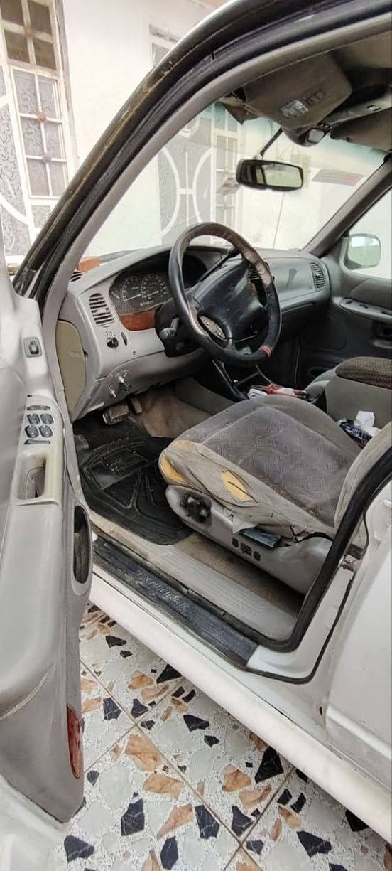 السلام عليكم للبيع فورد اكس بلور مديل 2000 السعر 8 مليون وبيهه مجال السياره بأسم اخوي تحويل ثاني يوم الرقم كركوك مشروع وطني موجوده في واسط حي الحكيم قرب جامعه الامام الكاظم الرقم ***********
