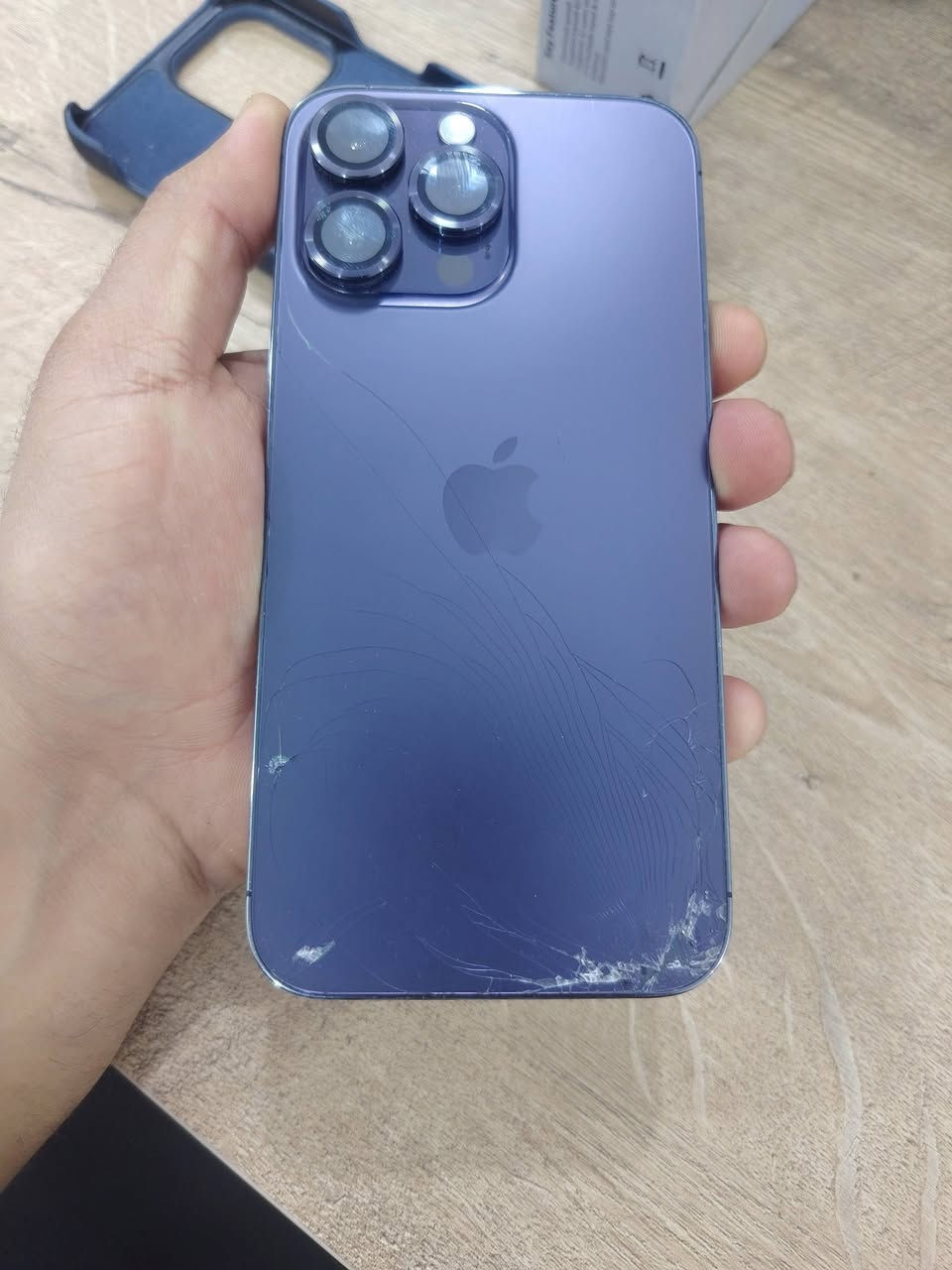 مراحب للطيبين
عندي iphone14 pro Max بي هذني الملاحضات الي بصور بطارية 85 ذاكرة 256 خط واحد وكلشي موضح بالصور الجهاز صاله عندي ع وضعه اكثر من سنتين ومابي اي شي وعارضة 500 الف وبي مجال للشراي الحقيقي
عنواني ناصرية مركز 
للاستفسار *********** متوفر واتساب
