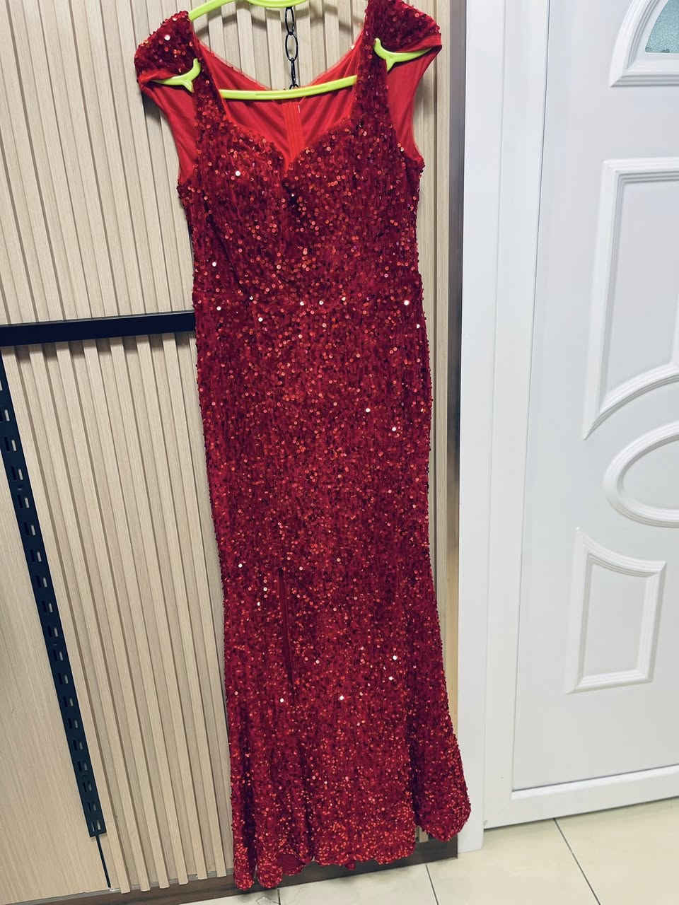 ملابس اطفال واحذيه اطفال وشباب متواجده خدمه توصيل داخل المجمع ومكياجات ماركه الاستفسار التواصل ***********
