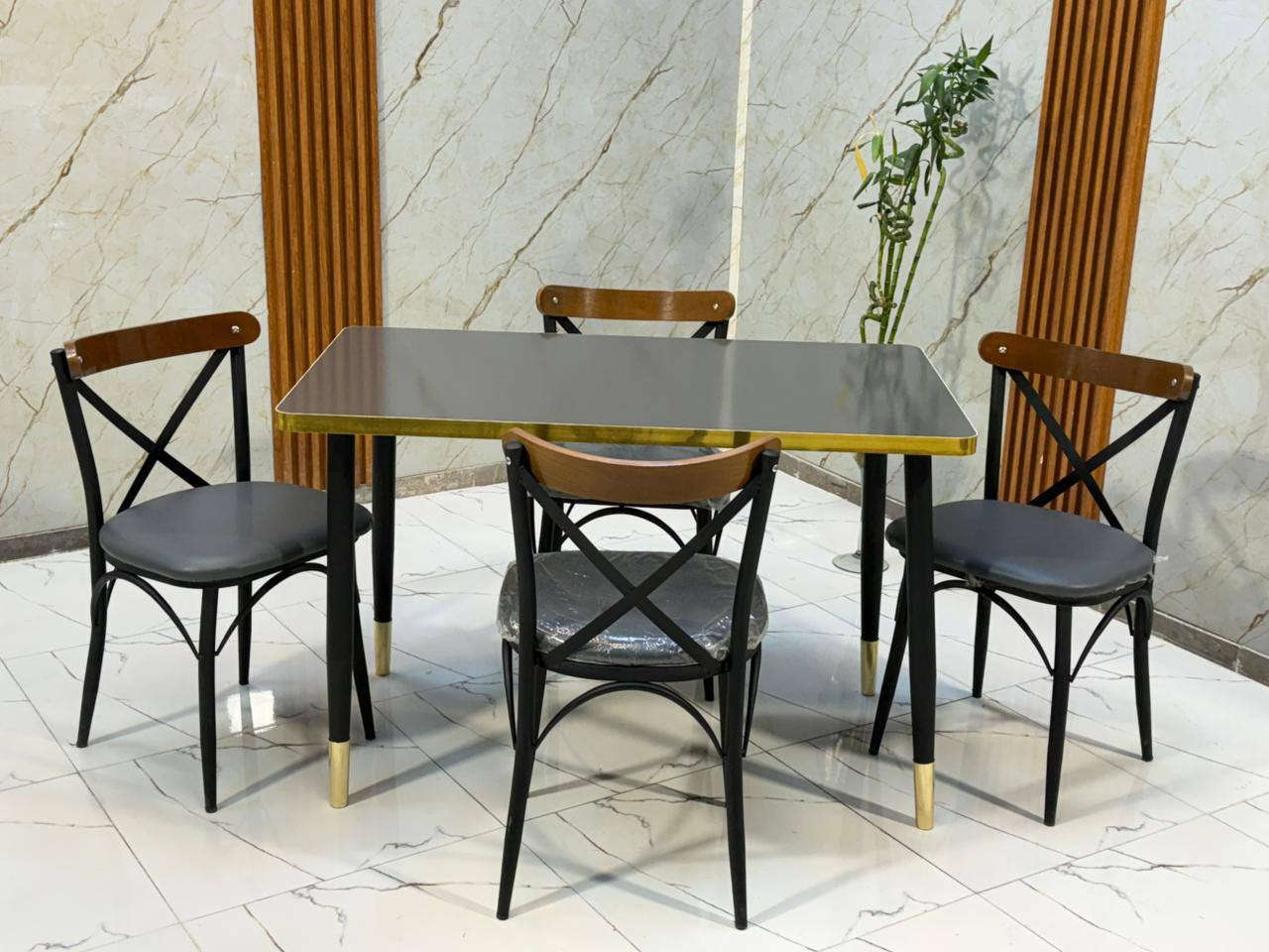 ميز طعام سطح خشب كشنات جلد رجل حديد
4 كراسي 
6 كراسي


**إذا كنت صاحب هذا الإعلان وتريد حذفه لأي سبب، رجاءا أرسل رسالة إلى الدعم الفني**