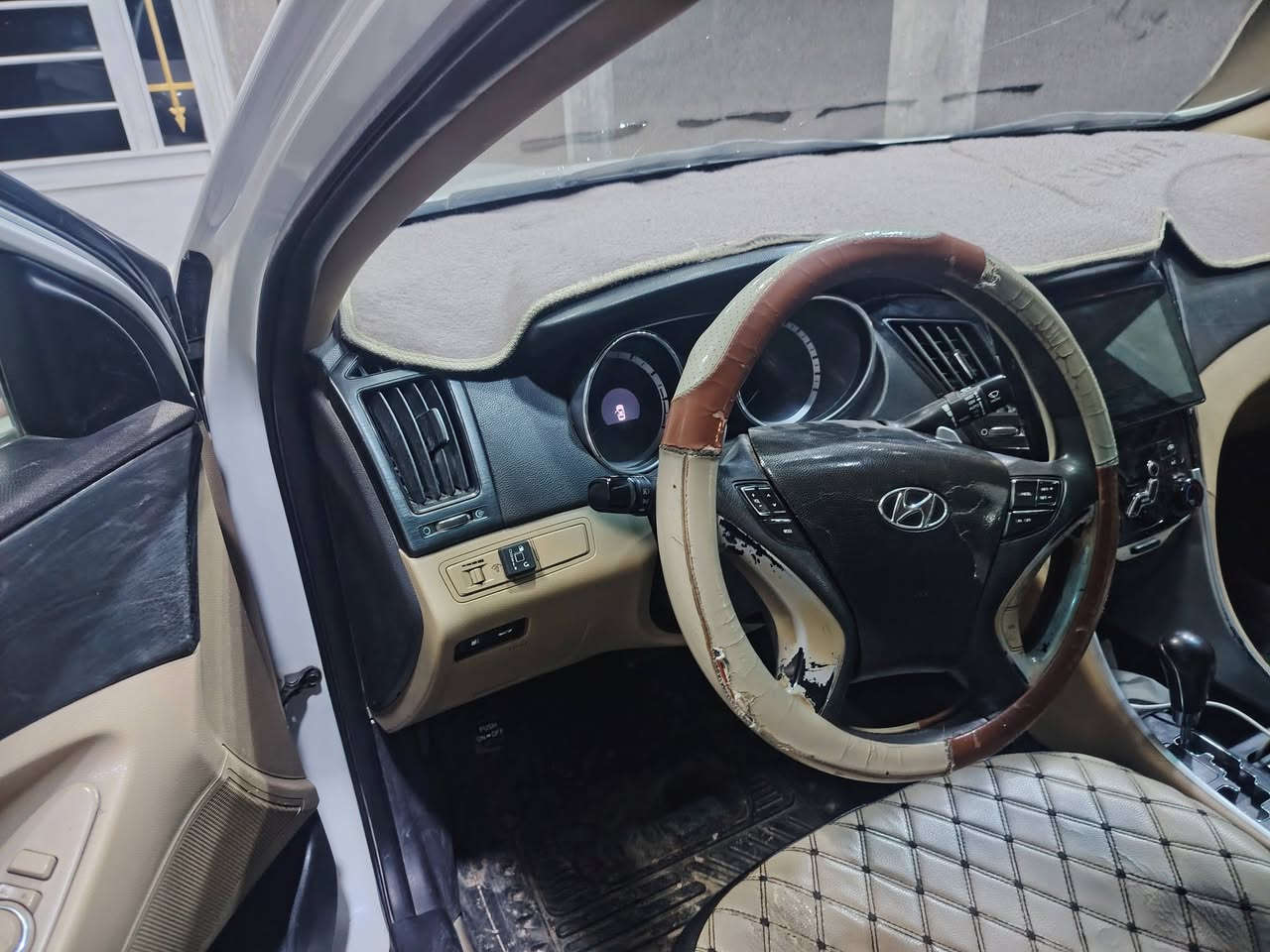 السلام عليكم ورحمة الله
سياره سوناتا خليجي ٢٠١١ ابيض صدفي بأسمي تحويل ثاني يوم

حاله السياره ممتازه من المحرك والكير

تعمل على نضام الغاز والبانزين

ضربه السياره فقط الجنطه شبر 

السياره بحاجه الى بوليش وترتيب بسيط
. المكان بغداد التاجي

السعر ١١٨   

***********
.

رفع المنشور بندا يا الله
