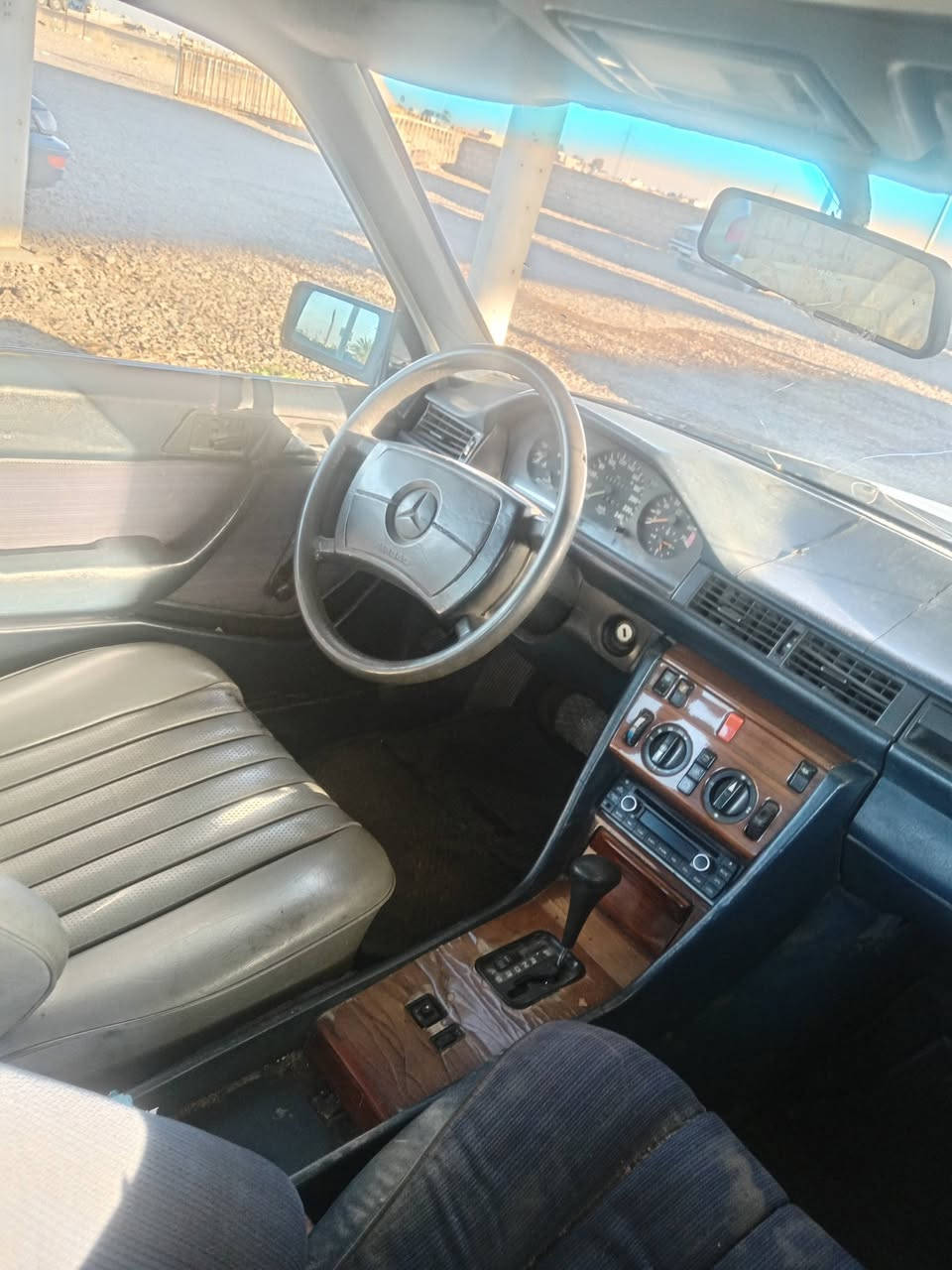 مارسدس ٣٠٠موديل ٨٧رقم بغداد صدامي بيه قاصرين السياره ابلايه مكينه جديد حداديه جديد كير اوتوماتيك بيهه شلعه فول السعر ٣٣ورقه مكاني سامراء الخط السريع اتصل على هذا الرقم *********** مكلف بل النشر رقم صاحب السياره
