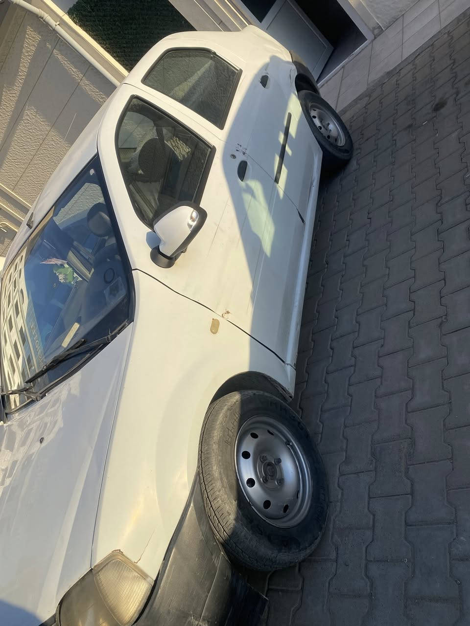 السلام عليكم
رينو لوكان للبيع  2009
 مكينة كير خير من الله مكفولة جديده قبل ٣ اشهر شديتها مال حاويه
دواخل كهربائيات شاشه 
سيارة كاملة ربع ما اذب عليها تخم تايرات وبنزات 
قوايش تخم جديد فيت بم ومنضومه بنزين جديدة 
 رقم بغداد انكليزي وسنوية تحويل مباشر باسمي 
 سعر 45 ورقة بيها مجال بسيط حك جيه ،
 واتساب ***********
