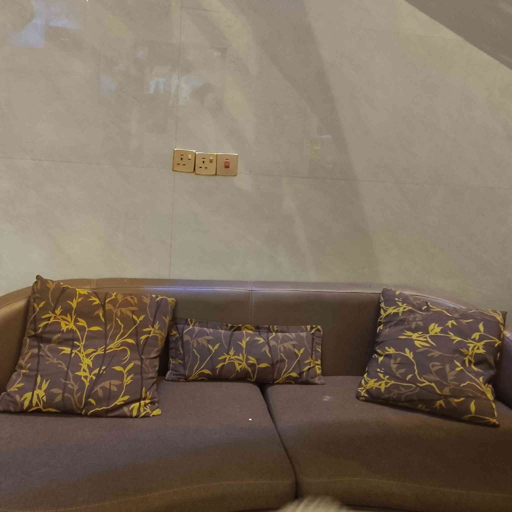 بسم الله الرحمن الرحيم 
تخم تركي 10 مقاعد *********** المكان شارع فلسطين
