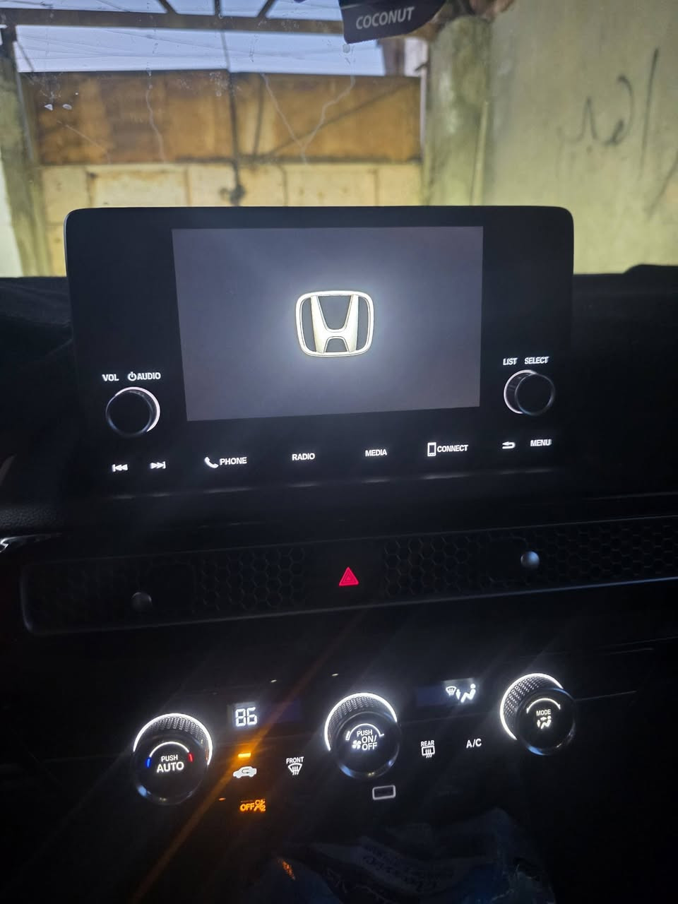 😊 هاي هوندا سيفيك سبورت 2024 حلوة جدًا! رقم بابل معوقين تاخذ وكالة عامة السونار والحادث بالمنشور 

الموديل جديد، المحرك 2000 تنفس طبيعي، والعداد 24 ألف كيلو المشي كلش زين 

المواصفات حلوة جدًا:
- بصمة تشغيل وأبواب
- تشغيل عن بعد
- كاميرا خلفية
- تحديد مسار
- مانع اصطدام
- شفتات ستيرن
- مود درايف (نورمال، سبورت، إيكو)
- أوتو ستوب وأوتو هولد
- لد أمامي وخلفي
- لايت زنون
- رادار أمامي
- مثبت سرعة
- عداد دجتل
- ويل كب رياضي

الحادث: بنيد وجاملغ فقط (إيرباك دركة)، يعني صارلة فحص شامل والضرر مو كبير.

السعر: 126 وبيها مجال بسيط، يعني سعرها حلو مقابل المواصفات 😊.

إذا تريد تشوفها أو تسأل عن تفاصيل أكثر، اتصل بالرقم: ***********
