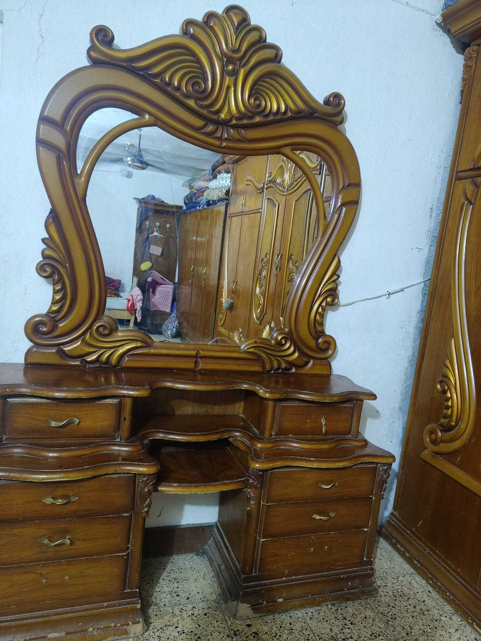 سلام عليكم غرفة خشاب للبيع متوفره تصل وبل خدمة مكان بغداد مدينه الصدر العوره ***********
