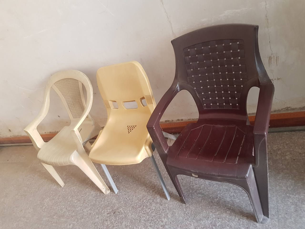 ميز و٣ كراسي + مبرده 
للبيع


**إذا كنت صاحب هذا الإعلان وتريد حذفه لأي سبب، رجاءا أرسل رسالة إلى الدعم الفني**