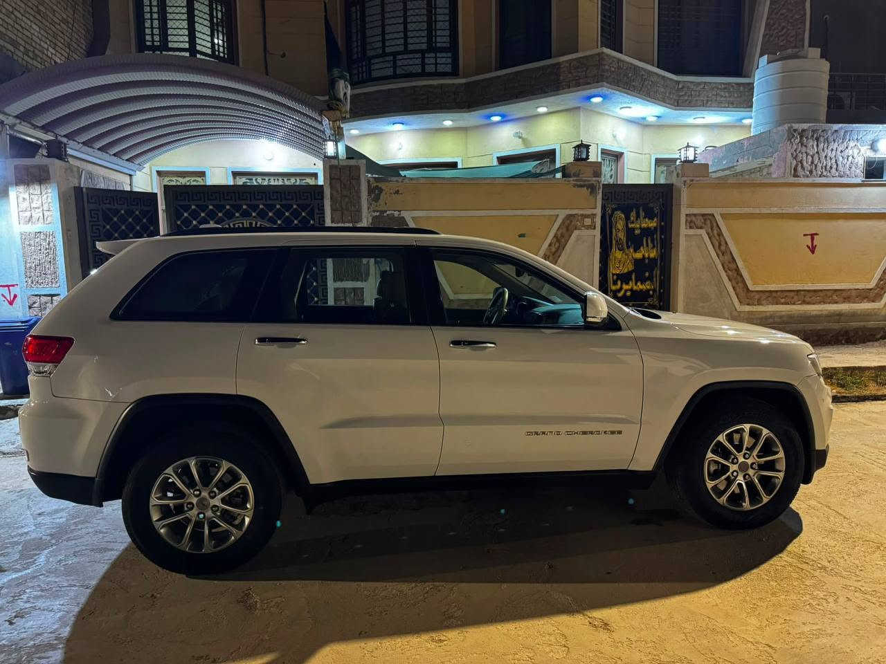 جيب 14خليجي لمتد مكفوله من الصبغ والبارد والفتح...
المواصفات 
بانوراما
جكات
حساس امامي خلفي وحساس مطر
صندوق كهرباء 
دمام خلفي 
دبل هوك ودبل اكزوز
شاشه وكشن خزن وتدفئه تبريد 
فور ويل
وباقي المواصفات
 المعروفه.....السياره جاهزه حداديه وتخم تاير وتبريد ثلج..رقم انكليزي بسمي..السعر وباقي التفاصيل خاص..أو الاتصال على الرقم ***********
