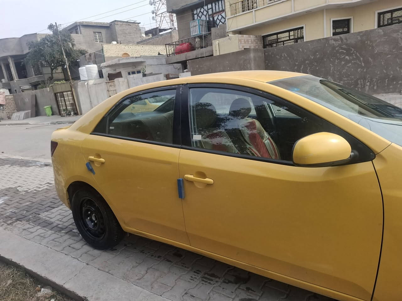 السلام عليكم سيراتو خليجي موديل ١٢ مكينه كير تبريد تدفئه كهربائيات مكفوله  ومكفوله من الضربه والتبديل فقط بيها طخات بصيطه سياره جاهزه للاخير والسونر موجود بلمنشور مكاني بغداد جسر ديالئ *********** عارضها ٩٢ وبيها مجال حك الجيه
