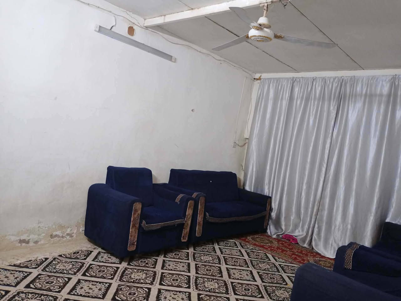 السلام عليكم بيت تجاوز للبيع الزعفرانيه شارع المعهد خلف منصة السيد مساحة 120 يحتوي على غرفتين نوم و استقبال و مطبخ و طرمه مجاري رئيسي سحب و وطنيه قريب عل شارع السعر (25) و بي مجال الاستفسار اتصال على الرقم (***********)
