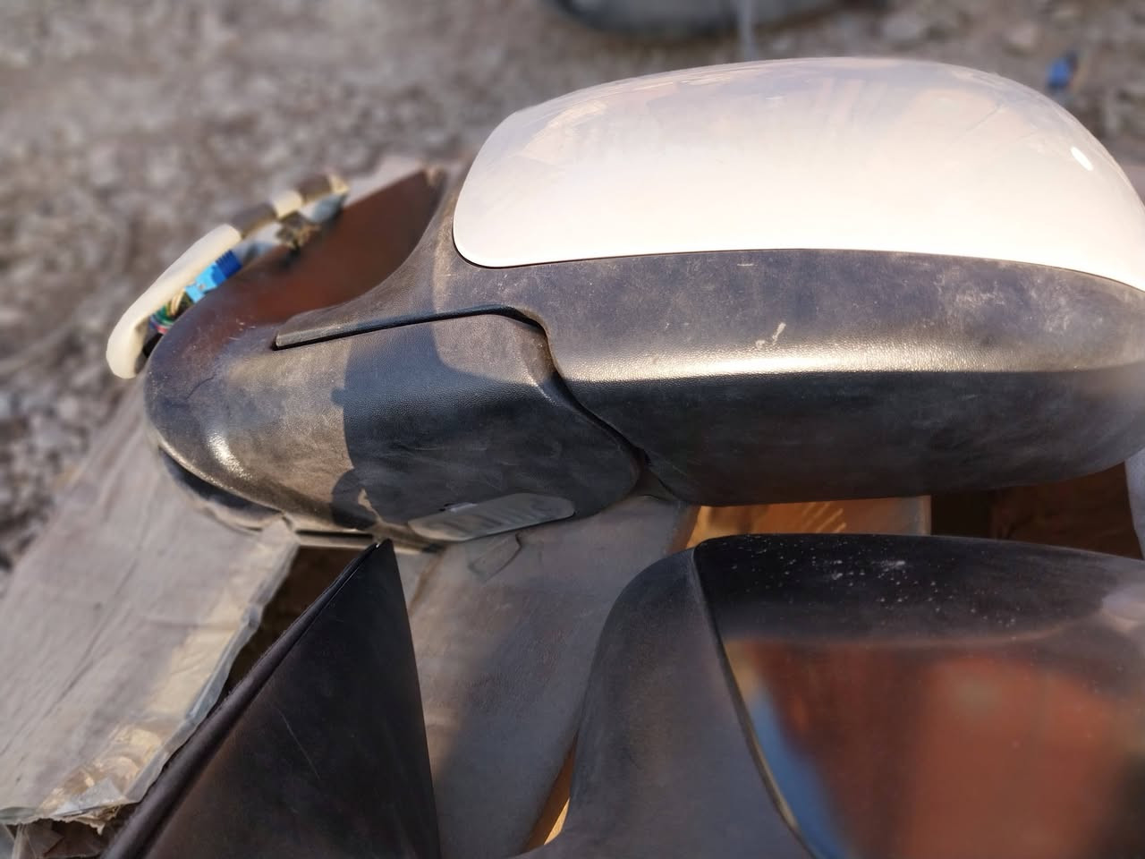 للبيع... مراية جانبية اصلي وكالة جديدة وغير مستعملة صفحة السايق فقط .
العنوان// بغداد-باب الشيخ - خلف كراج النهضة. 
هاتف // ((***********))
