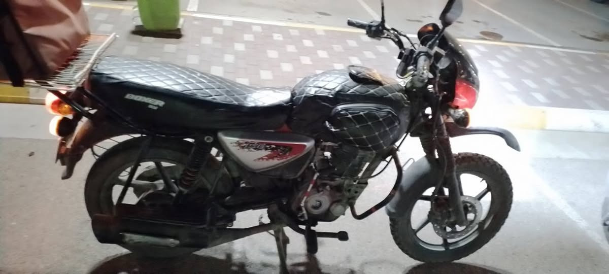 سلام عليكم بوكسر للبيع مرقمه وسنويه مشروع وطني نضيفه ومكفوله مكينه ما مفتوحه للستفسار ***********
