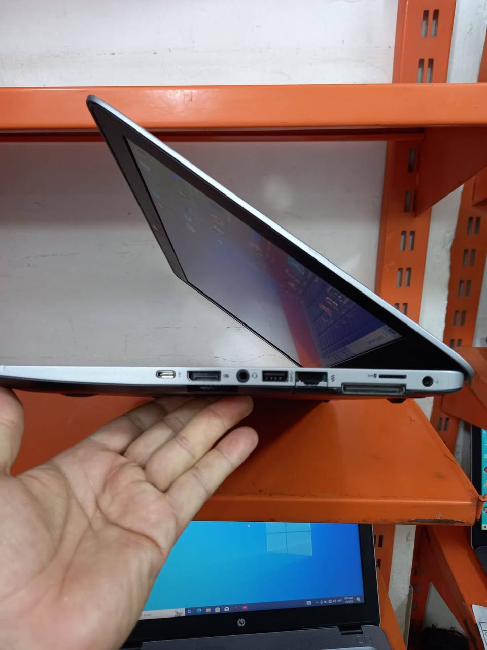 لابتوب hp
الجيل السابع 
حجم الشاشة 15.6
المعالج كور اي 5  الجيل 7
الهارد  256     ssd 
الرام 8.  ddr4 
كارت الشاشة  4  شير 
حجم الشاشة  15.6
الشحن اكثر من ساعتين 
الشاحنة اصلية 
يوجد منفذ تايب سي للشحن ولنقل البيانات  
الجهاز مكفول من العطل والتصليح
 الملحقات شاحنة وجنطة 
السعر   225
للمزيد من العروض ادخل على اعلاناتي 
***********
***********
يوجد توصيل
💯💯💯💯💯💯

تتوفر لدينا مجموعة لابتوبات بأسعار مناسبة ومواصفات مختلفة
