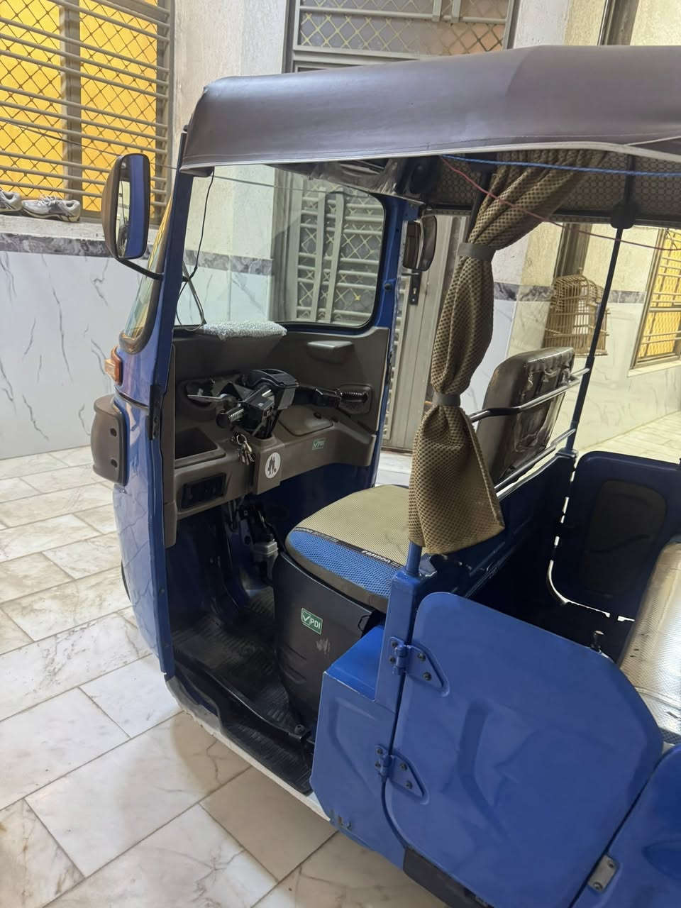 فقط بارد بل لغد
سعره 7700مليون 
بيه مجال 
***********
