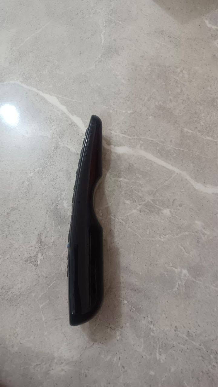 20 الف
ريموت ماجيك الذكي من إل جي (LG Magic Remote) 🌟يستخدم هذا الريموت الذكي بالضبط مع الأجهزة التالية:
.. شاشات LG الذكية (Smart TV): المتوافقة مع موديلات أعوام 2021 و 2022 و 2023.تلفزيونات LG فائقة الدقة: 
يدعم فئات OLED (مثل C1, C2, C3) وفئات QNED و NanoCell، بالإضافة إلى شاشات UHD 4K (سلاسل UP, UQ, UR).
الأجهزة المنزلية المتصلة: يمكن برمجته ليعمل كـ (Universal Remote) للتحكم في الرسيفر، الساوند بار (المسرح المنزلي)، ومشغلات الوسائط المتصلة بالتلفزيون.
أبرز المميزات:🎯 مؤشر ماوس هوائي: تنقل بين القوائم بنقرة عين عبر تحريك يدك فقط.🎙️ البحث الصوتي الذكي: تحكم بالتلفزيون واطلب ما تريد عبر الأوامر الصوتية.🚀 أزرار وصول سريع: كبسة واحدة وتنتقل فوراً إلى Netflix أو Amazon Prime أو Disney+.


**إذا كنت صاحب هذا الإعلان وتريد حذفه لأي سبب، رجاءا أرسل رسالة إلى الدعم الفني**