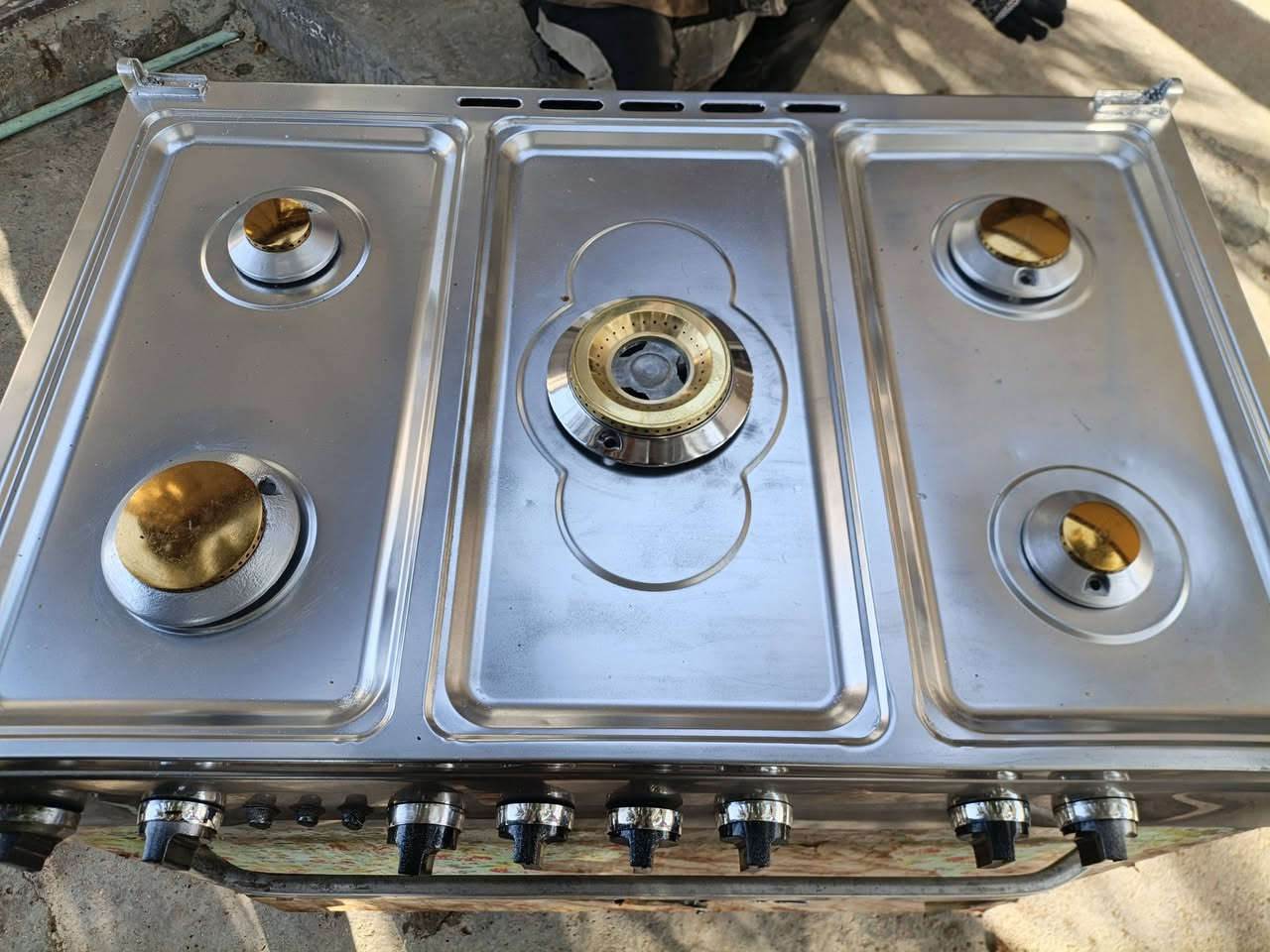 هلاَ واسهلاَ طباخك عطلان وماعندك مجال اتدزه للمصلح لگينالك حل انتَ وگاعد أبيتك اجيك
فرن
عيون
باب 
كلشي يخص الطباخ يمنه 
مـ؏ التنضيف وترتيب  

بس أتصل ؏ رقم 
ورشه الاخوين يوجد واتساب 
***********
***********
او مراسلة الصفحة
