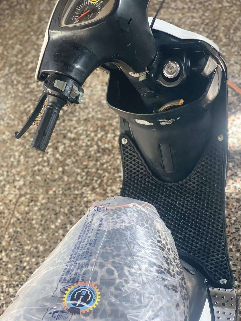 دراجه ماكس عدله كفرات ختم واحد صدر رياضي صالنصه اف ام بوشه مو 55 مكينه بلاديه ليريد يتواصل عل واتساب *********** السعر550 وبيه مجال العداد مال كيلو متر شغال
