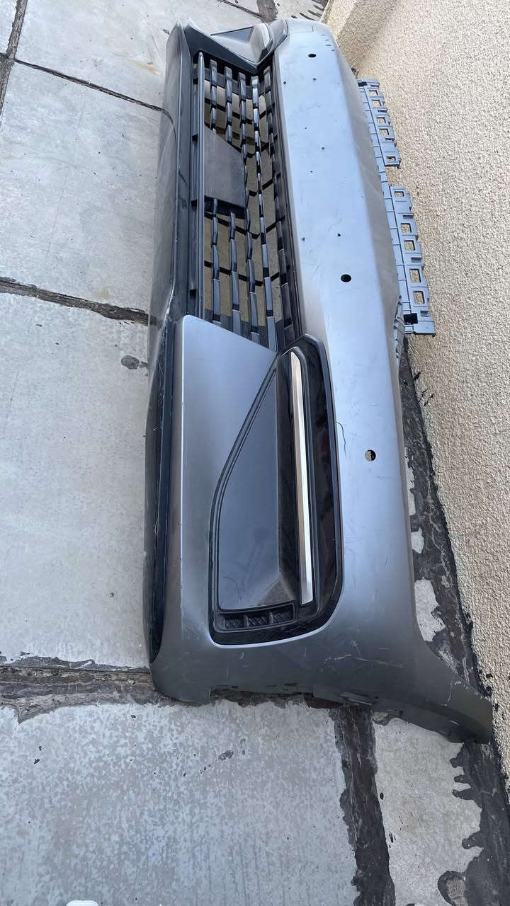 السلام عليكم 
غراض كيا EV6 و EV9 و ايونك 5 وايونك 6 
دعامية ev6 اصلي مات gt 300$
1 - جاملغ جهة اليمين ev6 100$ 
2- طوگ جاملغ يمين 75 الف ev6
3- لايت امامي جهة المين اصلي نضيف مابي اي مشكلة ev6 200$ 
4- ماسكت دعامية خلفية جهة المين
اصلية وكالة 75 الف ev6
5- بطانة تاير امامي 75 الف ev6 
6- لايت ev9 جهة اليسار بي كسر 
من الخلف شغال سعر 250$ 
7- بطانة تاير جهة اليمين ev9 
75 الف اصلي وكالة 
8-لايت ايونك 5 جهة اليمين بي كسر من الخلف شغال 100 الف 
9- بطانة تاير ايونك 6 خلفية جهة اليمين 75 الف 
مكان بغداد اليرموك ***********
