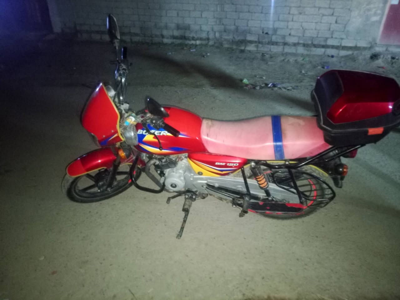 سلام عليكم شباب درجة بوكسر للبيع موديل 22 سعر مليونين وربع بيهه مجال مرقم كامله تحويل نفس اليوم الشراي يتصل *********** مكلف بالنشر
